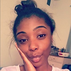 Meet your Posher, Folashade